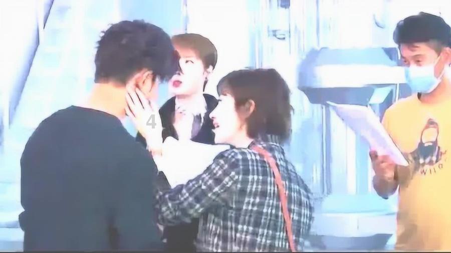 玩滑板的男孩逃脱2